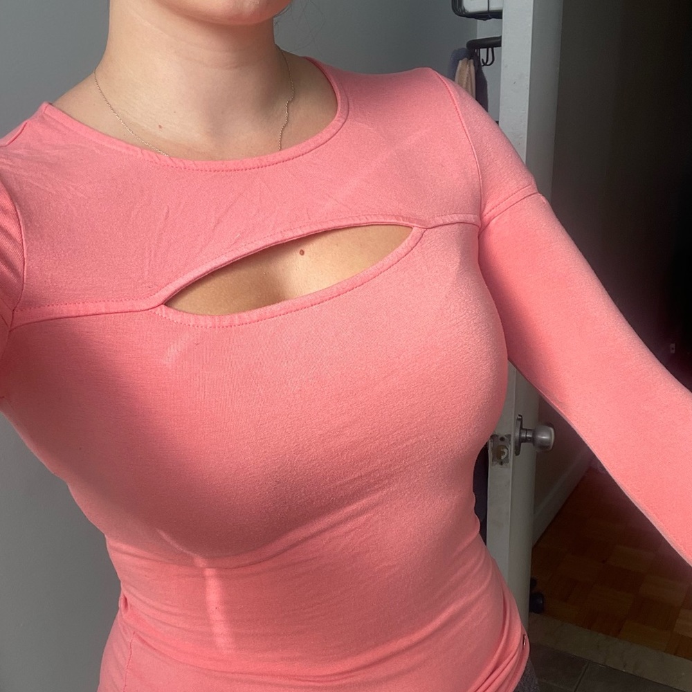 Guess peach three quarter sleeve with cut outs in chest and arms - Picture 3 of 5